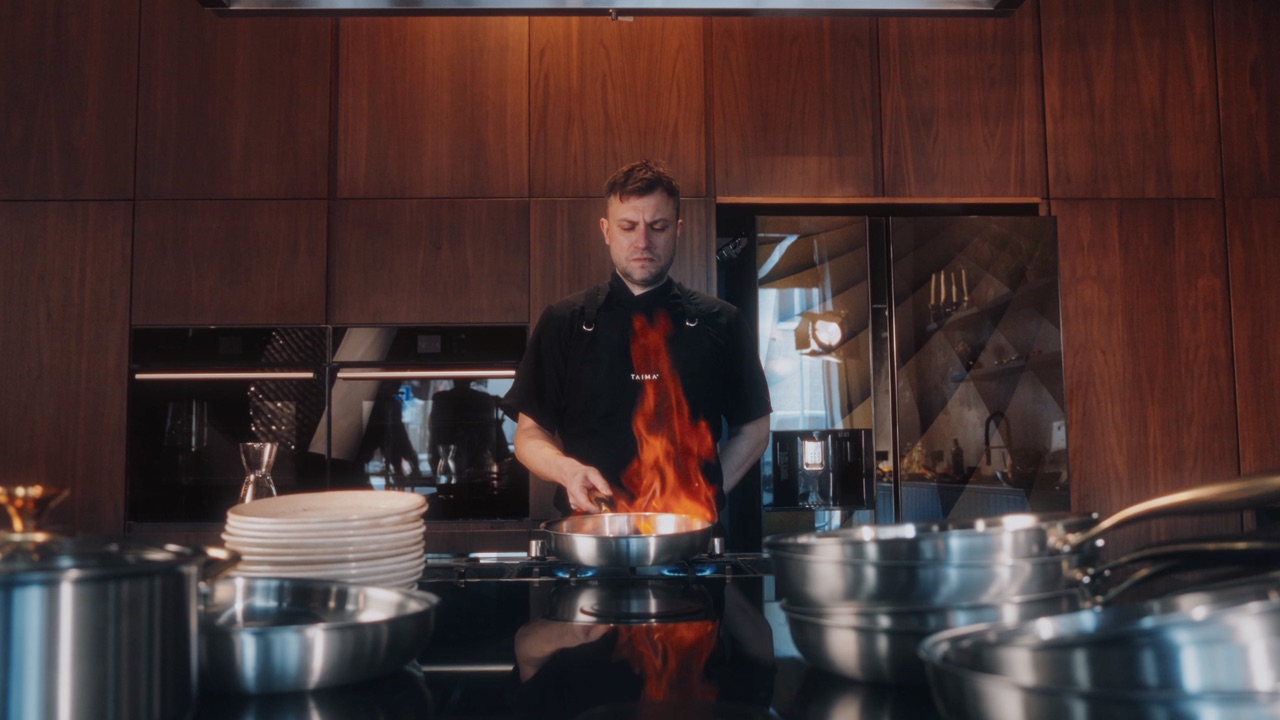 Restaurant B-Roll still 3